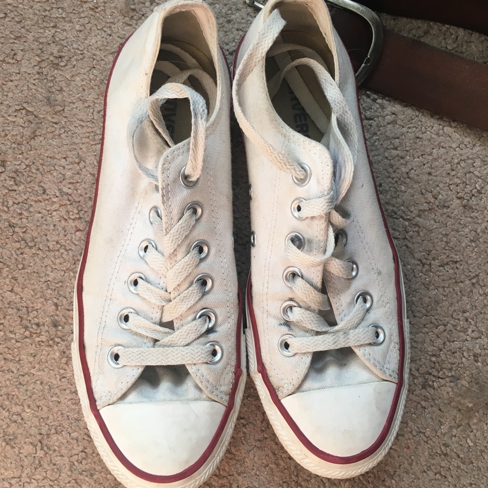 Classic low-too White Converse